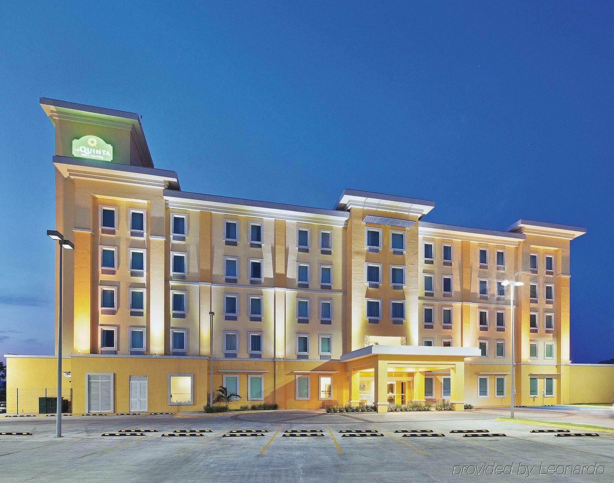 Hotel La Quinta by Wyndham Poza Rica Esterno foto
