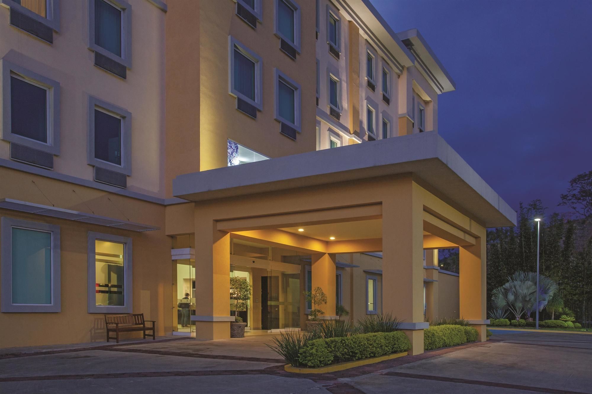 Hotel La Quinta by Wyndham Poza Rica Esterno foto